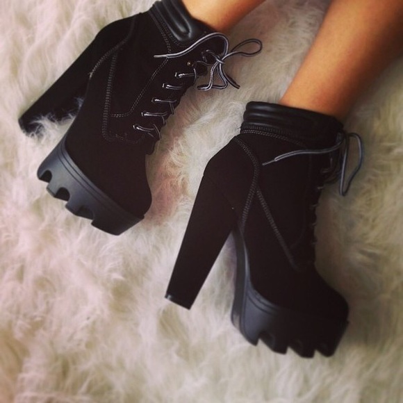 🆕Taryn | Lug Sole Lace Up Booties - Picture 2 of 7